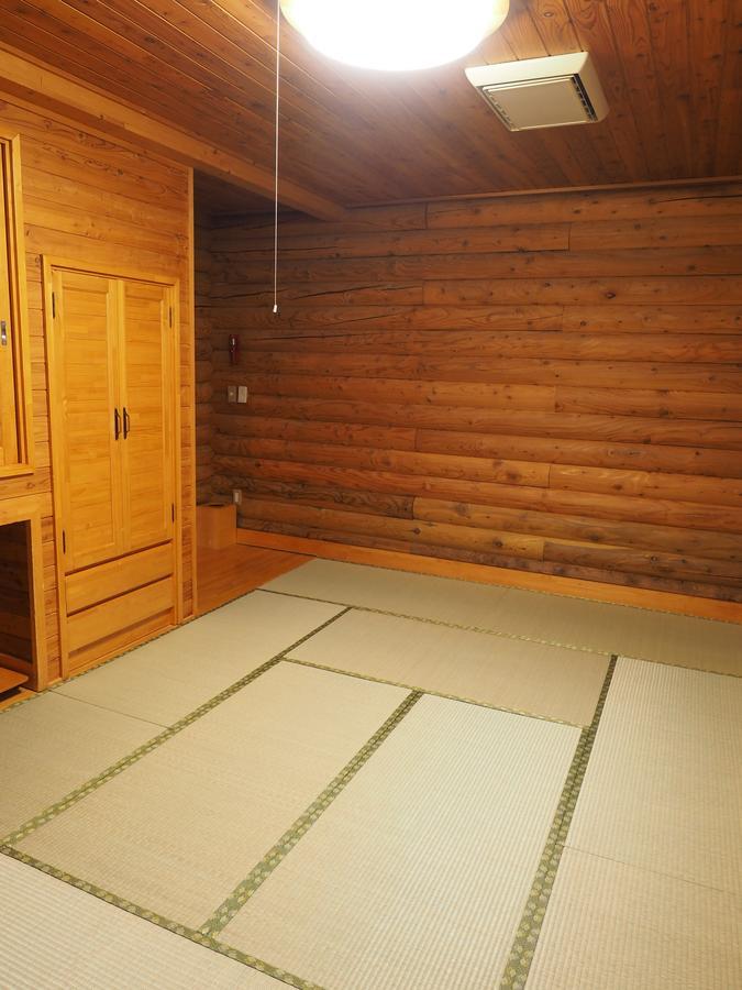 Log Hotel Larch Lake Kanayama Minamifurano Rom bilde