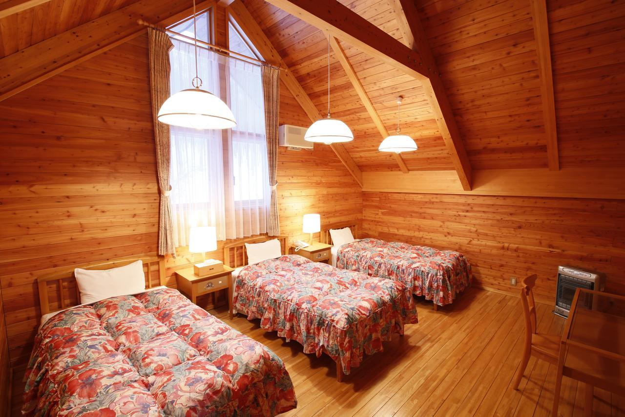 Log Hotel Larch Lake Kanayama Minamifurano Rom bilde