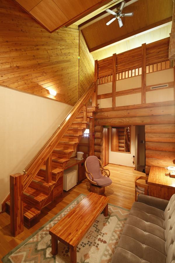 Log Hotel Larch Lake Kanayama Minamifurano Rom bilde