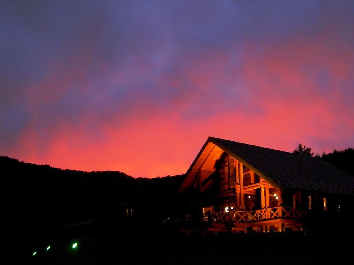 Log Hotel Larch Lake Kanayama Minamifurano Eksteriør bilde