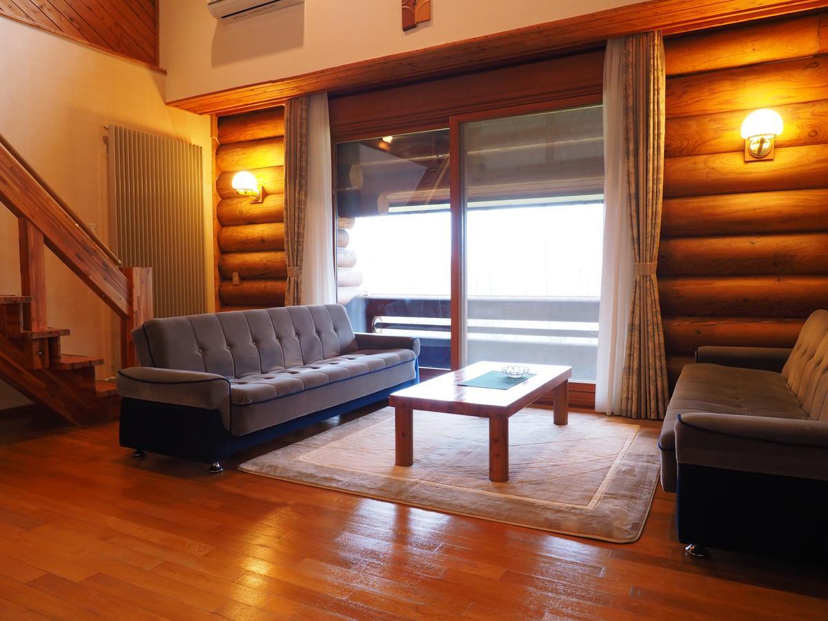 Log Hotel Larch Lake Kanayama Minamifurano Rom bilde