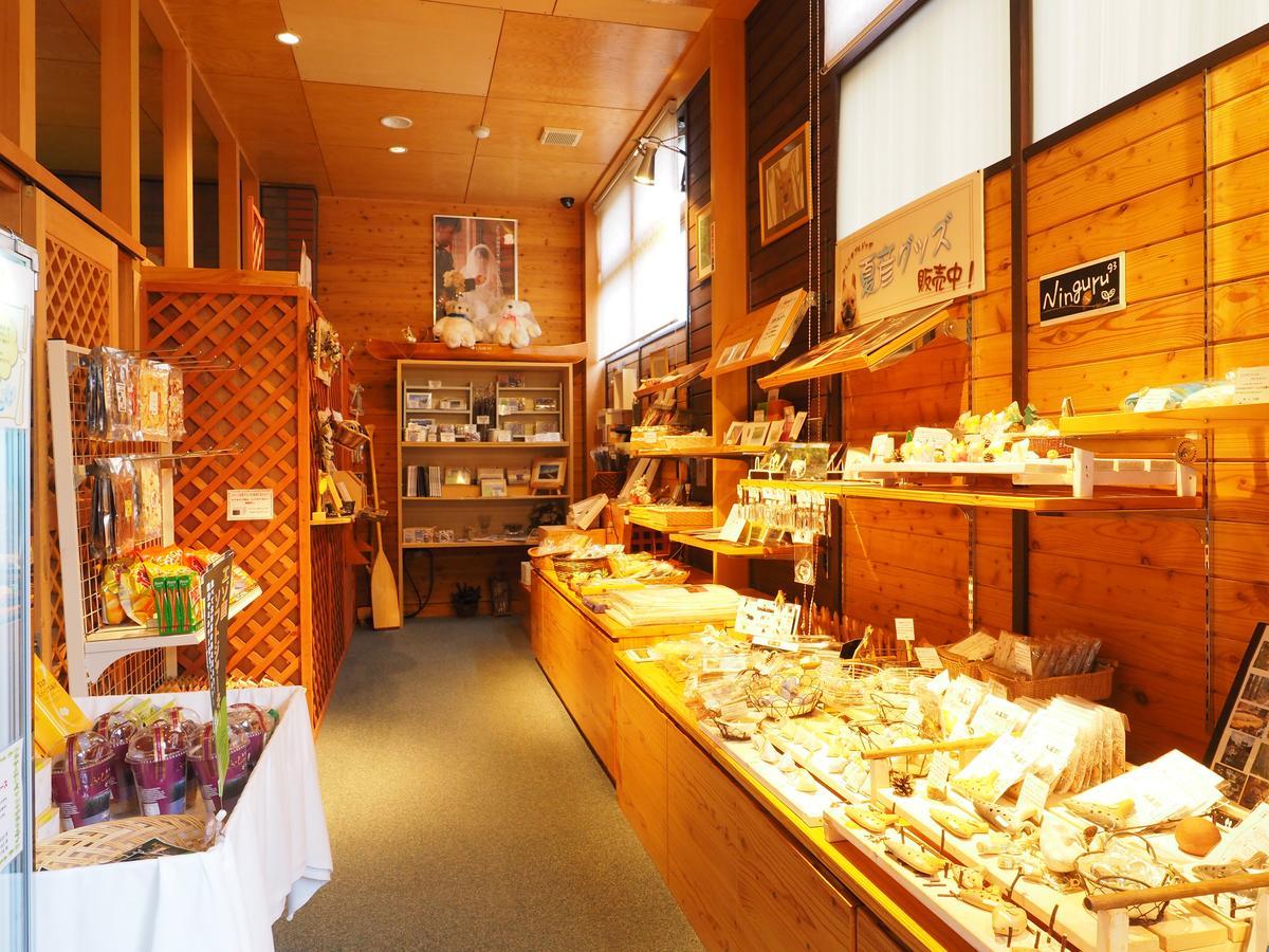 Log Hotel Larch Lake Kanayama Minamifurano Eksteriør bilde