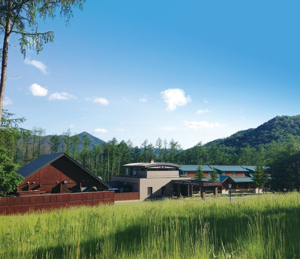 Log Hotel Larch Lake Kanayama Minamifurano Eksteriør bilde