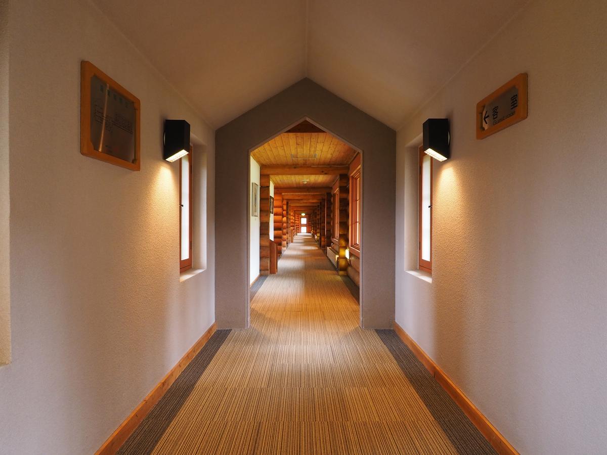 Log Hotel Larch Lake Kanayama Minamifurano Eksteriør bilde